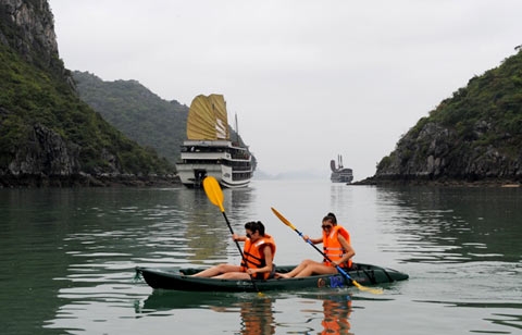 HALONG 1 DAY TRIP (6 hour on boat)