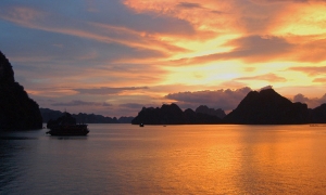 HALONG 1 DAY TRIP (6 hour on boat)