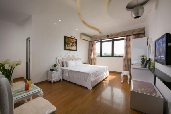 ORIENTAL DOUBLE ROOM WITH CITY VIEW OR LAKE VIEW